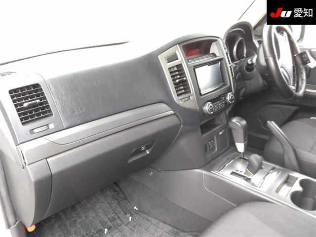 MITSUBISHI PAJERO 2016