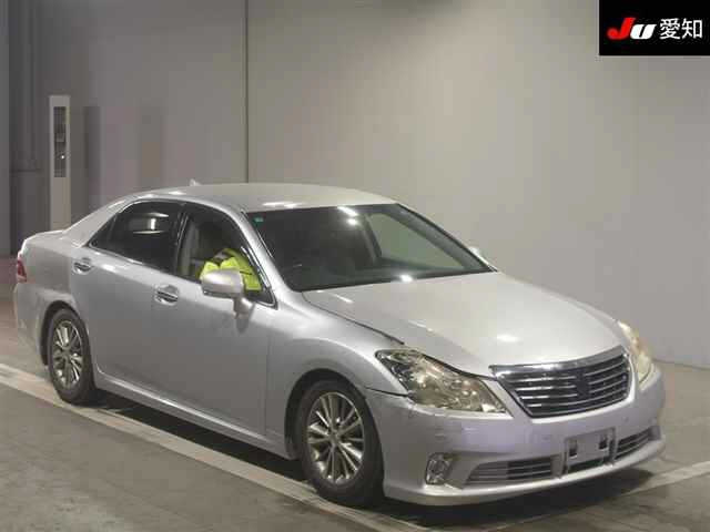 TOYOTA CROWN 2010