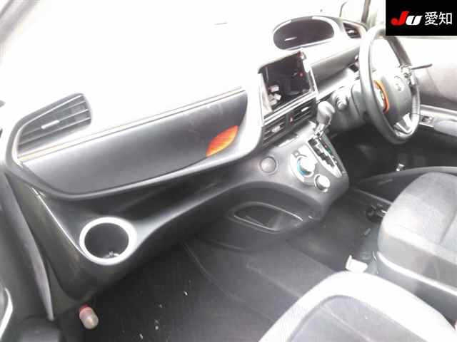 TOYOTA SIENTA 2016