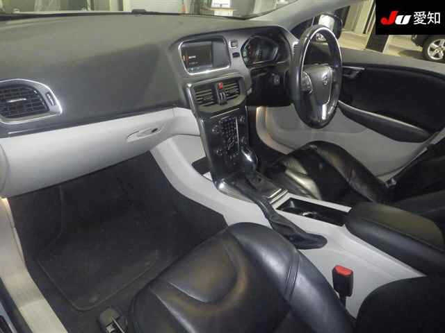 VOLVO V40 2013