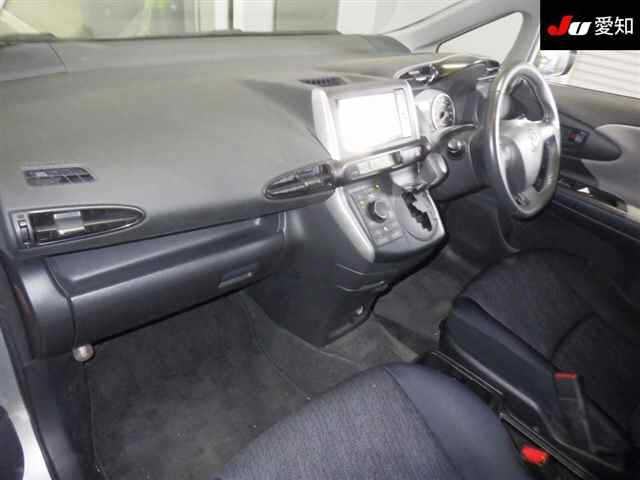 TOYOTA WISH 2011