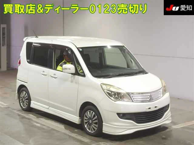 MITSUBISHI DELICA D2 2011