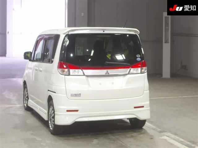 MITSUBISHI DELICA D2 2011