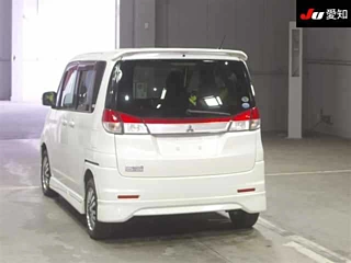 MITSUBISHI DELICA D2 2011