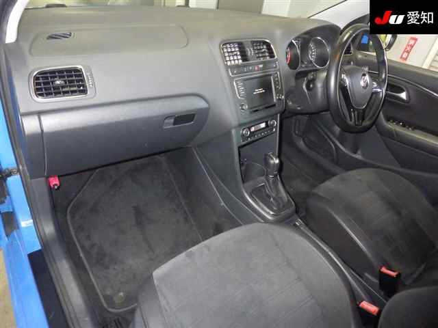 VOLKSWAGEN POLO 2015