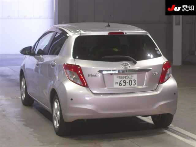 TOYOTA VITZ 2011