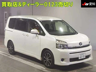 TOYOTA VOXY 2014
