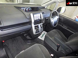 TOYOTA VOXY 2014