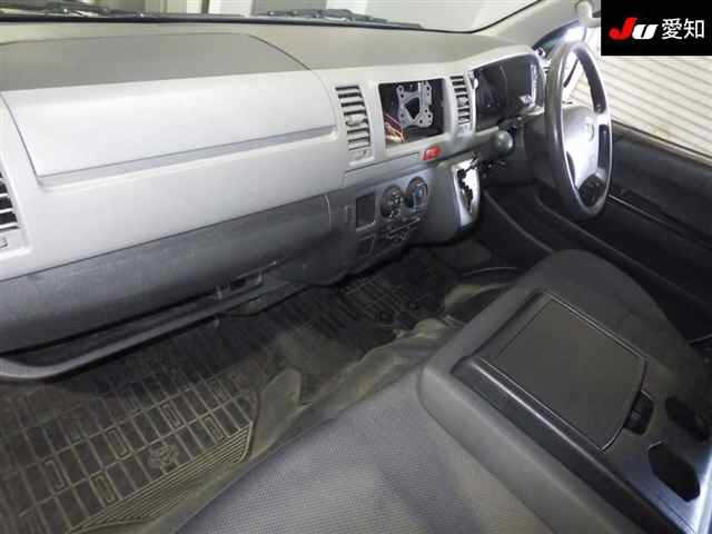 TOYOTA HIACE VAN 2013