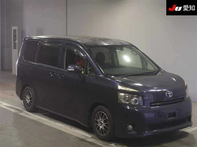 TOYOTA VOXY 2009