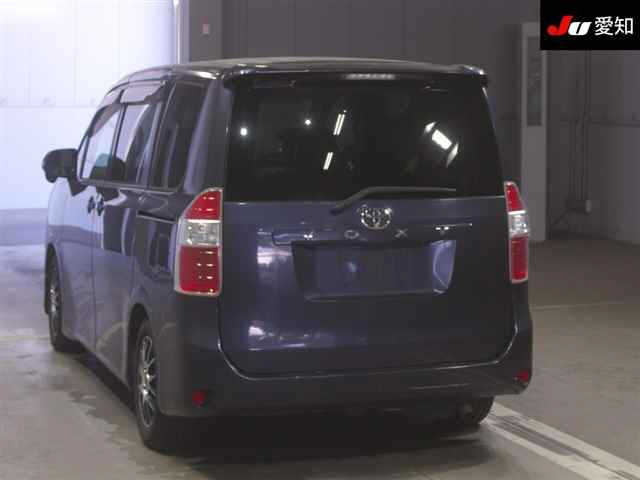 TOYOTA VOXY 2009