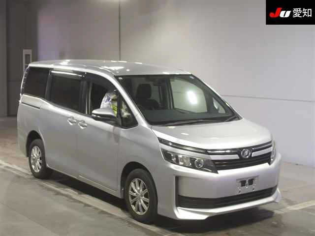 TOYOTA VOXY 2017