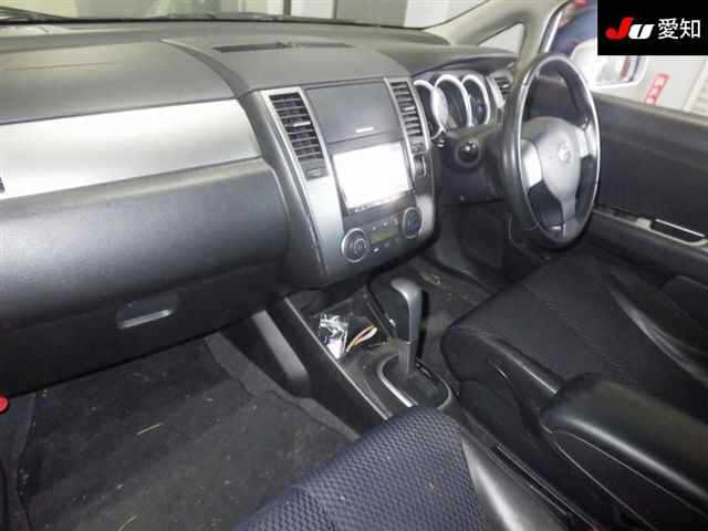 NISSAN TIIDA 2012