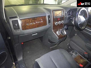 MITSUBISHI DELICA D5 2009