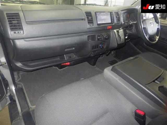 TOYOTA HIACE VAN 2017