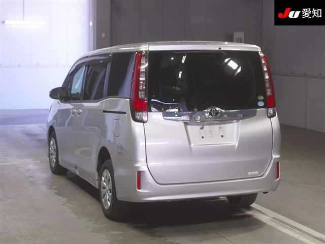 TOYOTA NOAH 2016
