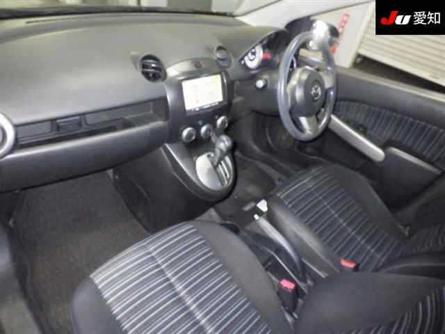 MAZDA DEMIO 2010