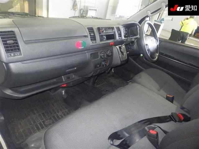 TOYOTA HIACE VAN 2023