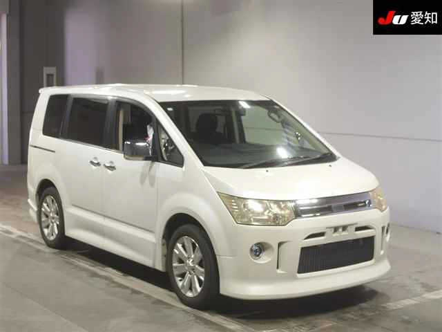 MITSUBISHI DELICA D5 2011