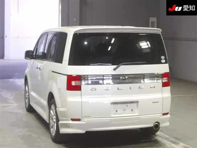 MITSUBISHI DELICA D5 2011