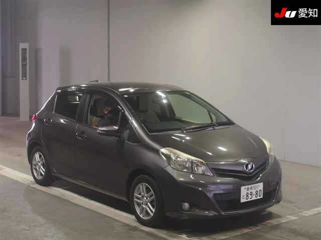 TOYOTA VITZ 2011