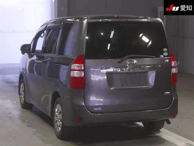 TOYOTA NOAH 2012