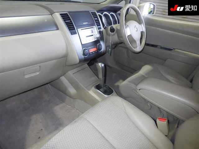 NISSAN TIIDA 2010