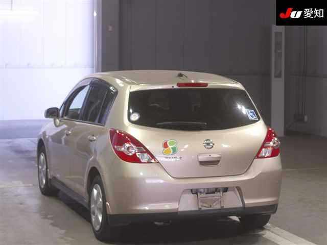 NISSAN TIIDA 2010