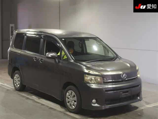 TOYOTA VOXY 2010