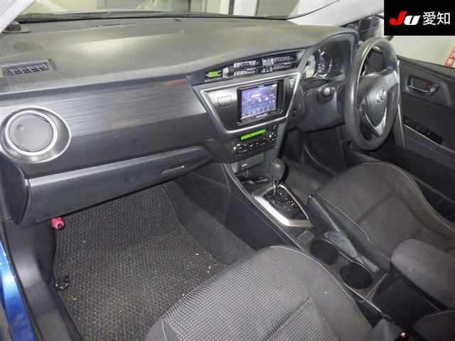 TOYOTA AURIS 2012