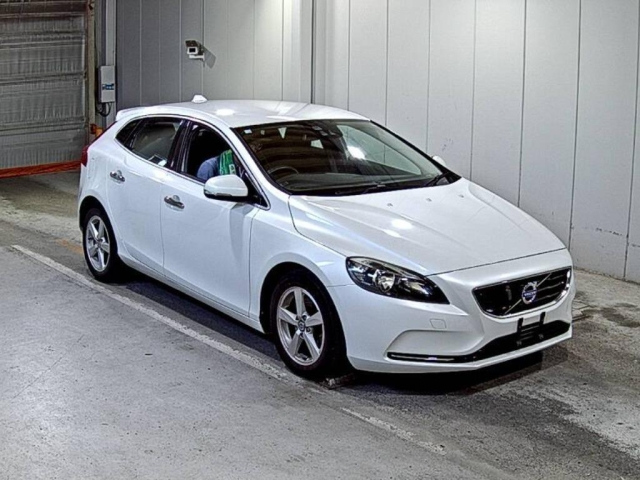VOLVO V40 2014