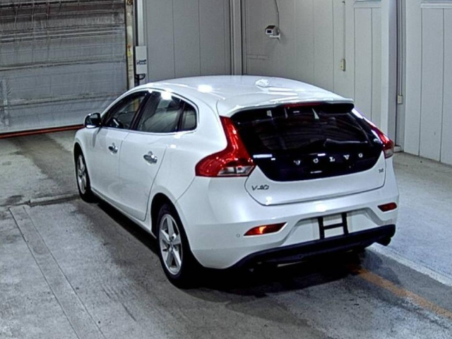 VOLVO V40 2014