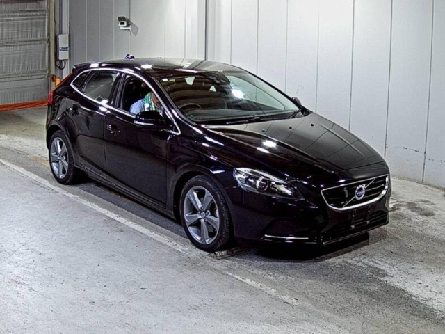 VOLVO V40 2014