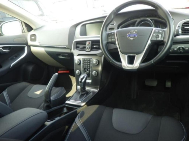 VOLVO V40 2014