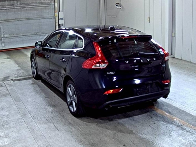 VOLVO V40 2014