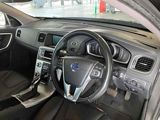 VOLVO V60 2016