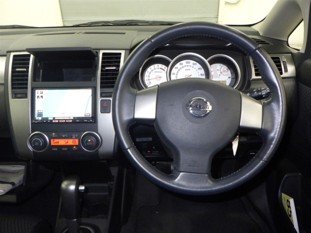 NISSAN TIIDA 2008