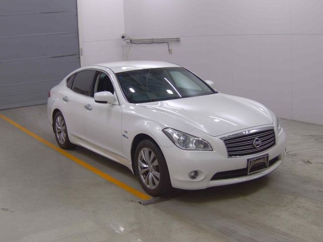 NISSAN FUGA 2013