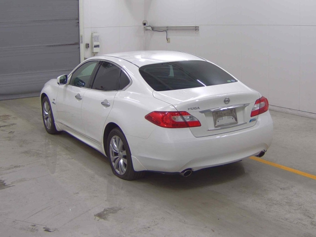 NISSAN FUGA 2013