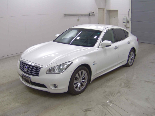 NISSAN FUGA 2013