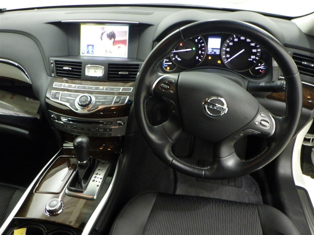 NISSAN FUGA 2013