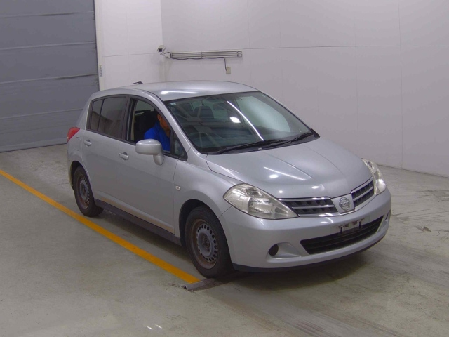 NISSAN TIIDA 2011
