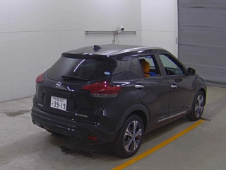 NISSAN KIX 2021