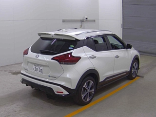 NISSAN KIX 2020