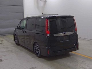 TOYOTA NOAH 2016