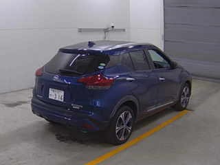 NISSAN KIX 2021