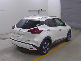 NISSAN KIX 2020