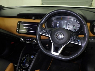 NISSAN KIX 2020