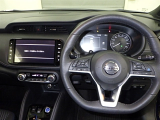 NISSAN KIX 2020