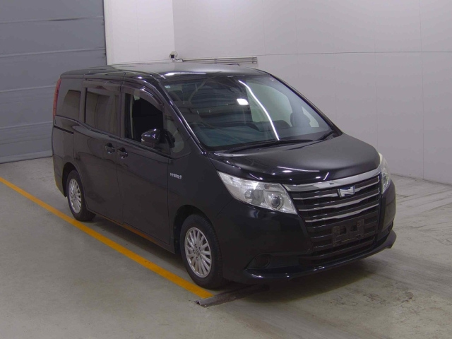 TOYOTA NOAH 2016